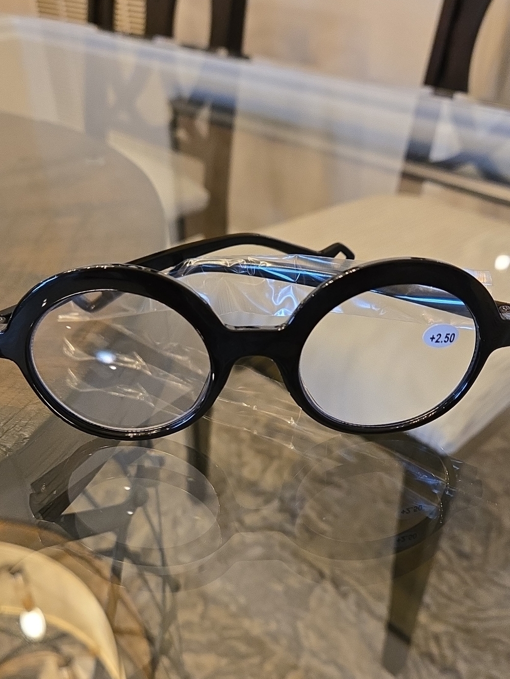 Designer style 2.5 Vintage trending Jazzy Black Frame readers High quality.